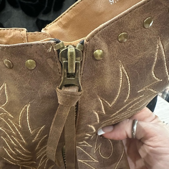 NWOT Women’s Coconut by Matisse cowboy boots. Size 9.5 - Picture 4 of 9